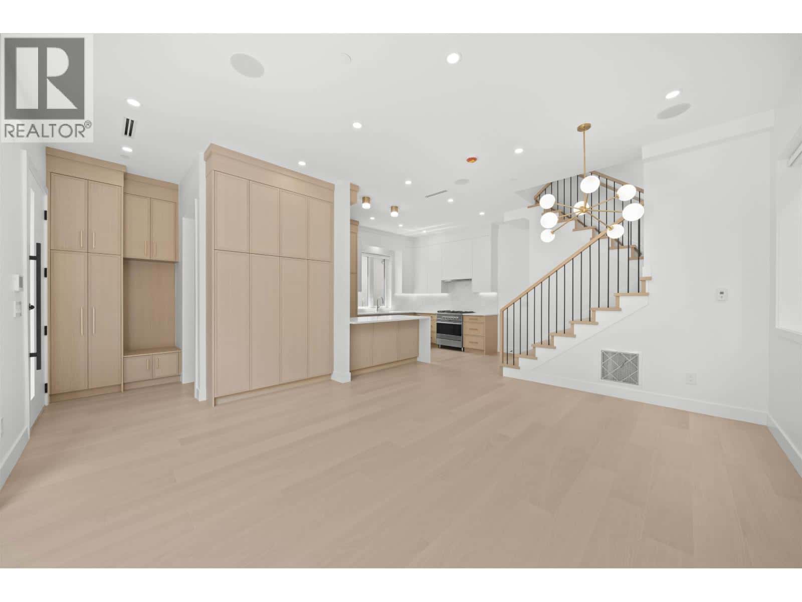 1 6461 E PRINCE EDWARD STREET — Vancouver, British Columbia - Photo 3 of 28