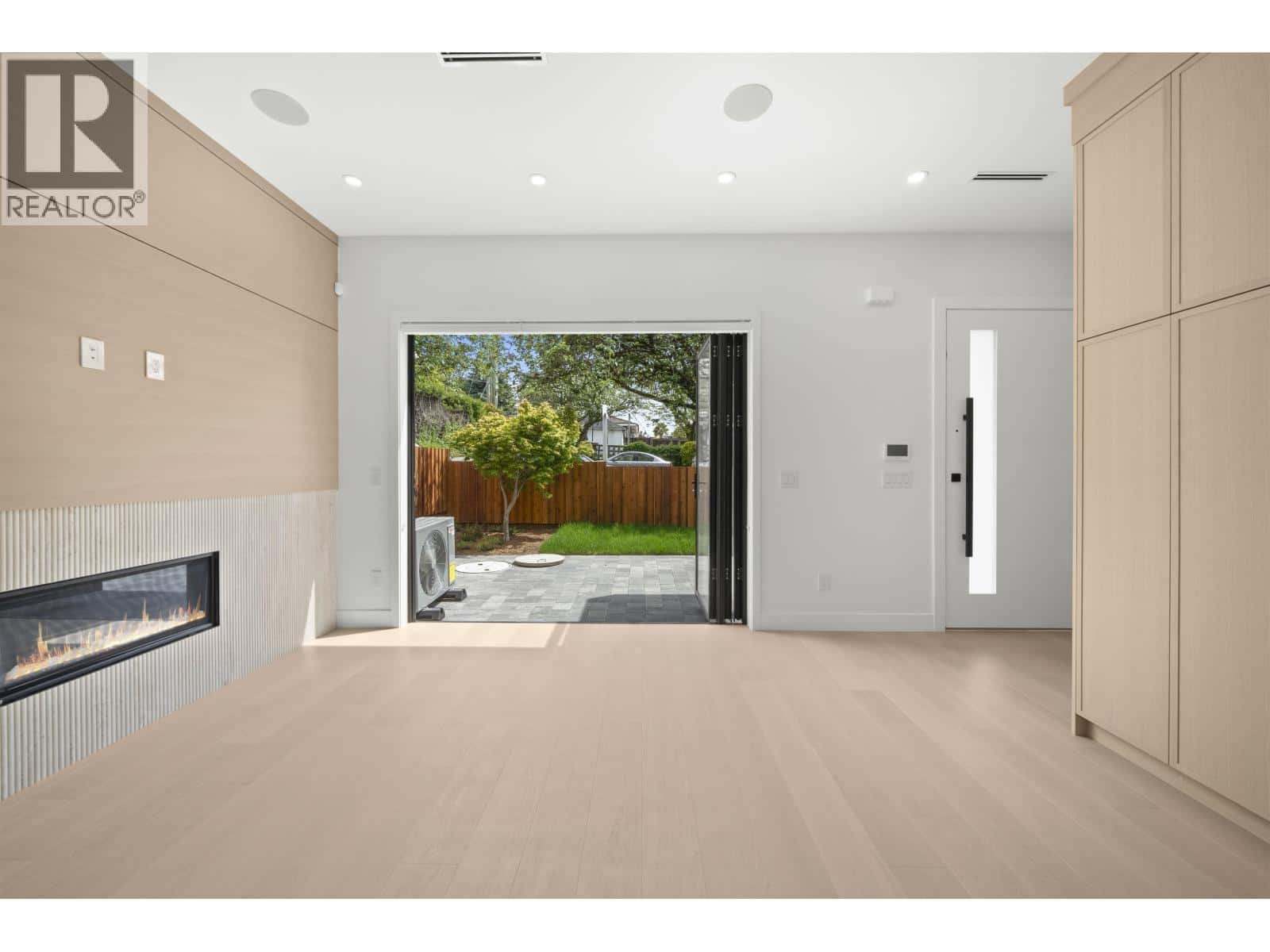 1 6461 E PRINCE EDWARD STREET — Vancouver, British Columbia - Photo 4 of 28