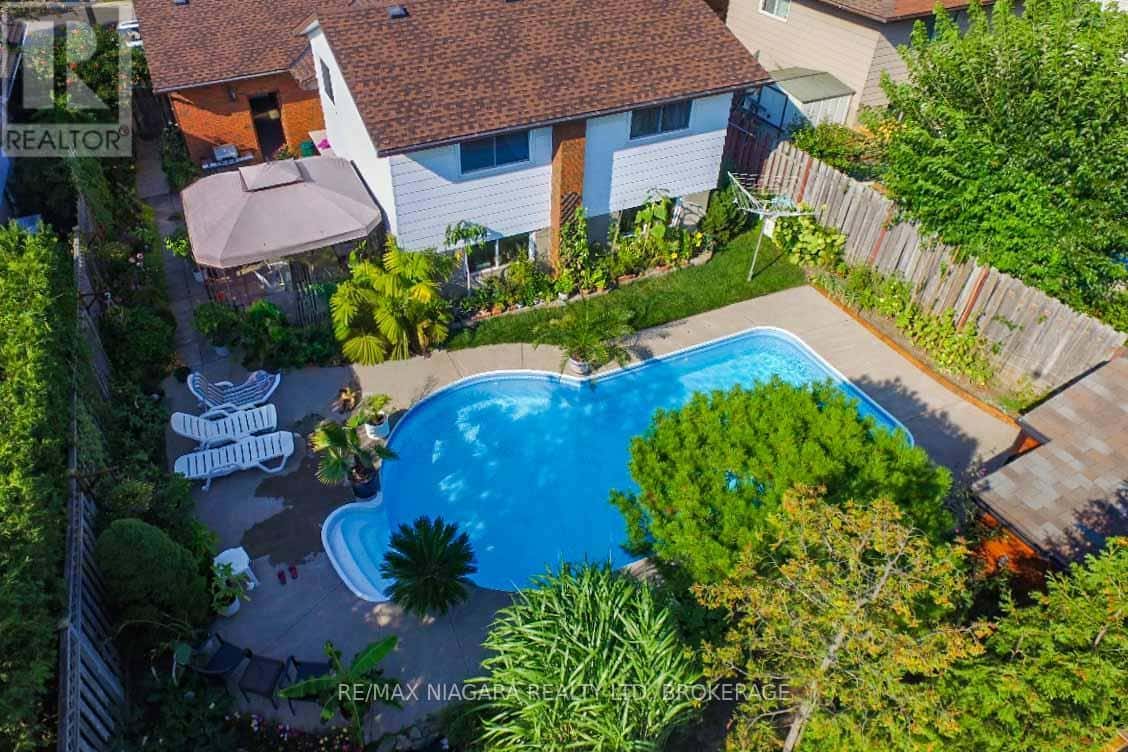 5 RENE LANE — St. Catharines (Secord Woods) - Photo 2 of 50