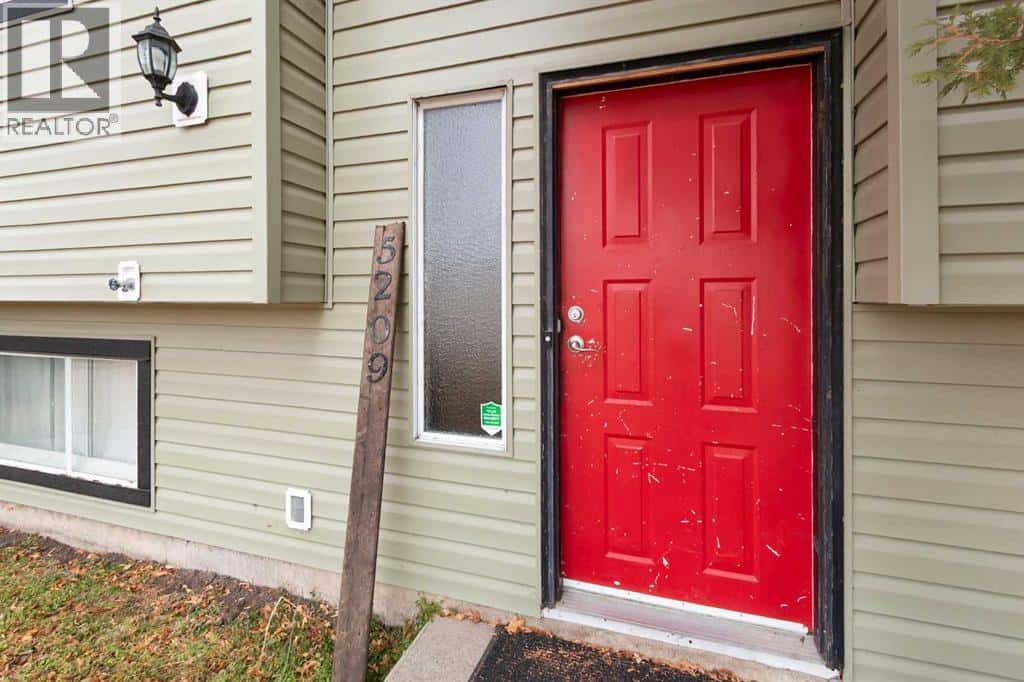 5209 42 Street — Olds - Photo 2 of 41