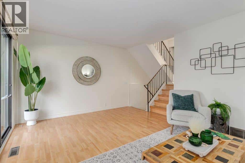 116 Point Drive NW — Calgary - Photo 5 of 38