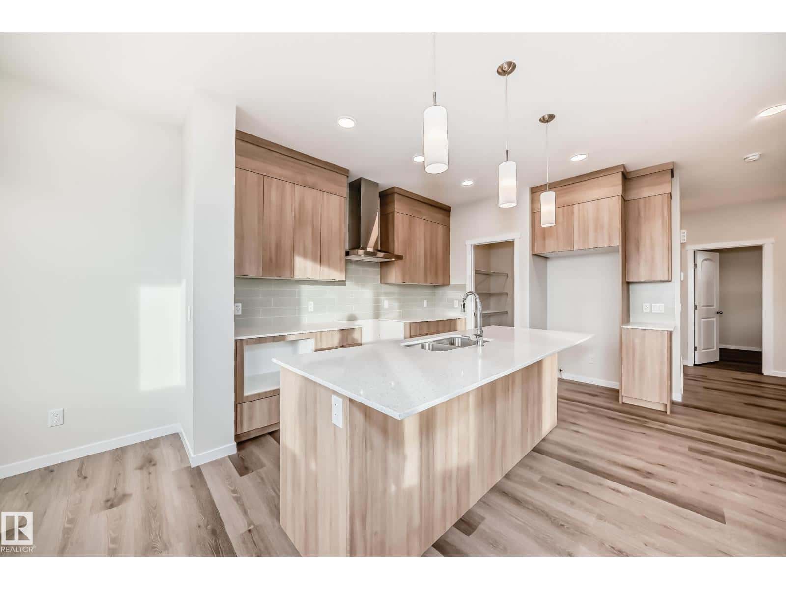 2346 EGRET WY NW — Edmonton - Photo 2 of 51