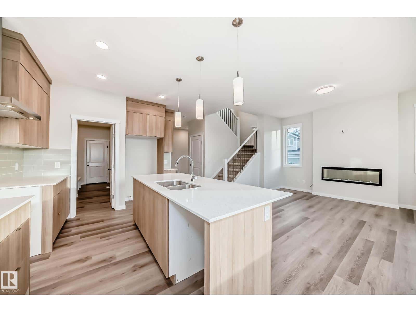 2346 EGRET WY NW — Edmonton - Photo 3 of 51