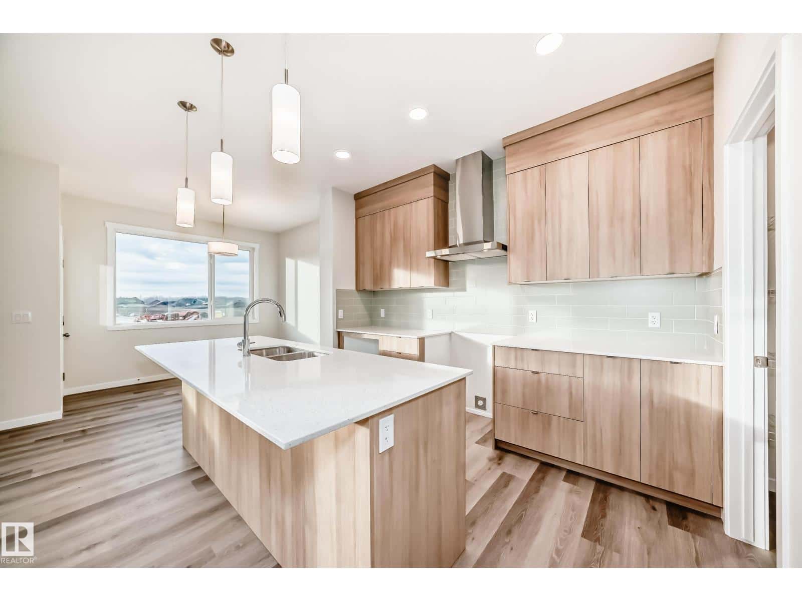 2346 EGRET WY NW — Edmonton - Photo 4 of 51