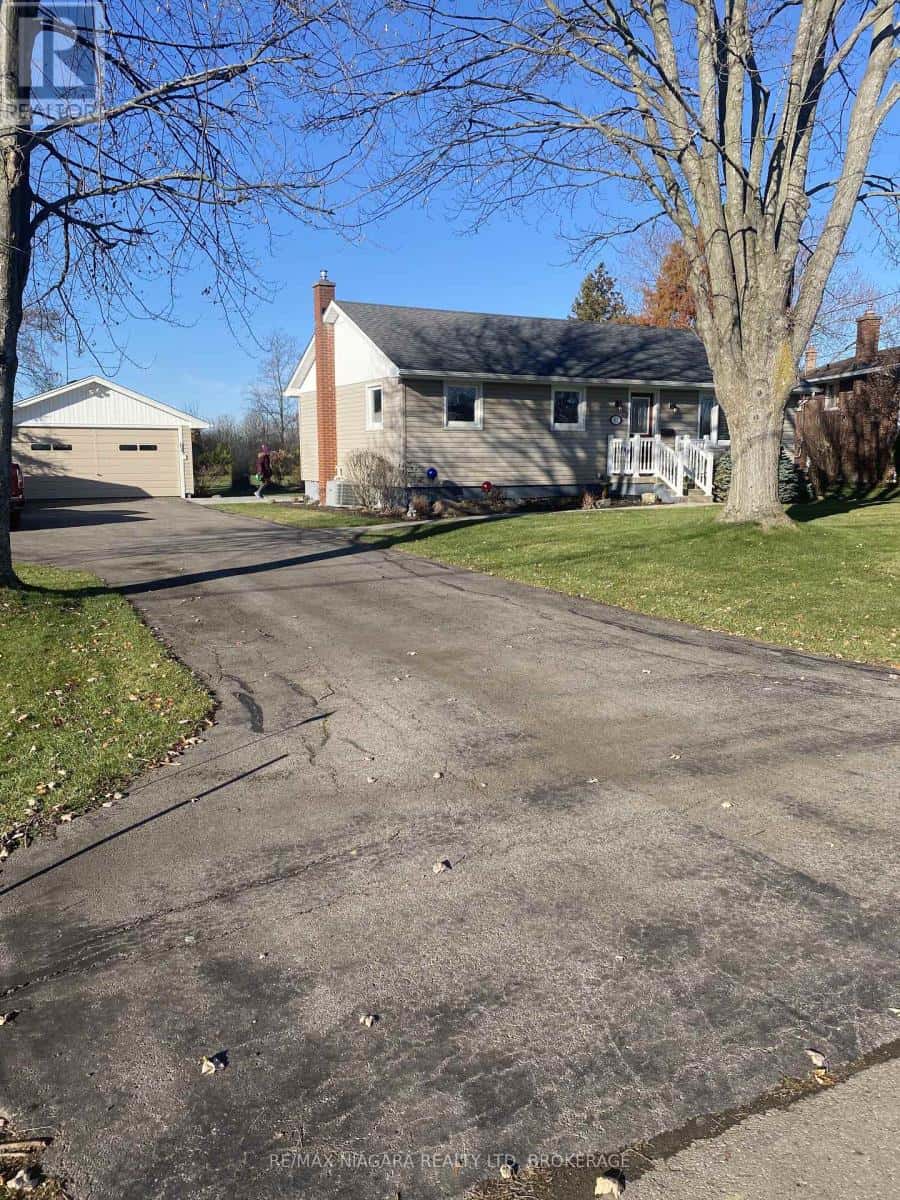 , Port Colborne (Main Street), — Port Colborne (Main Street) - Photo 2 of 49