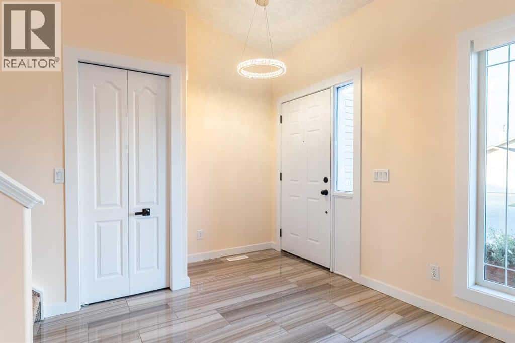 , Strathmore, — Strathmore - Photo 3 of 49