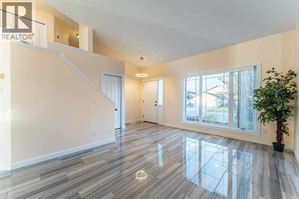 , Strathmore, Alberta — Strathmore, Alberta - Photo 4 of 49