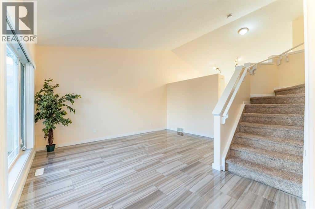 , Strathmore, — Strathmore - Photo 5 of 49