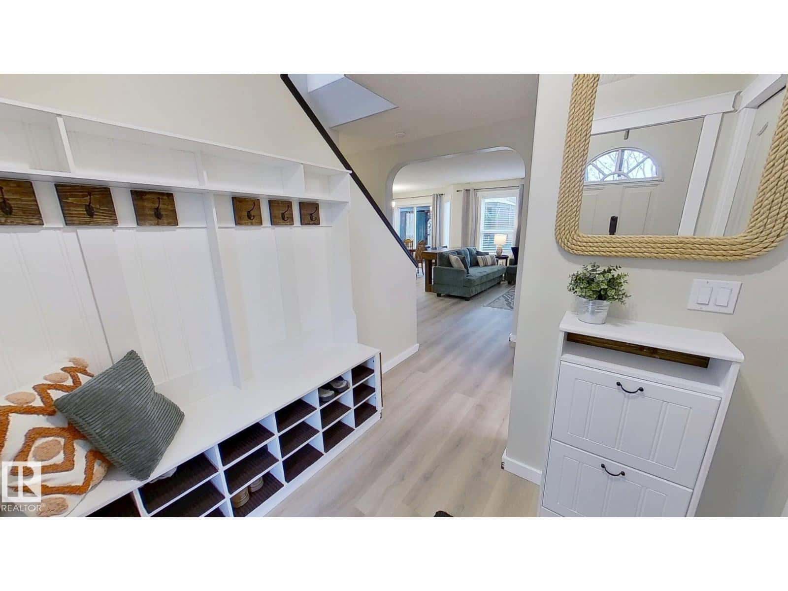 4118 29 ST NW — Edmonton - Photo 3 of 33