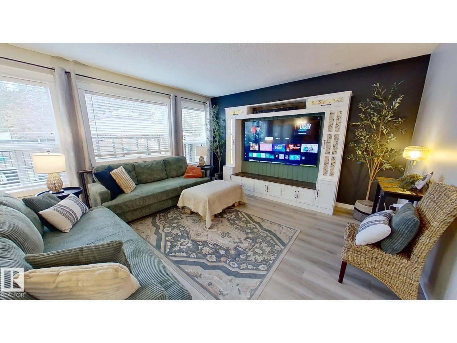 4118 29 ST NW — Edmonton - Photo 4 of 33