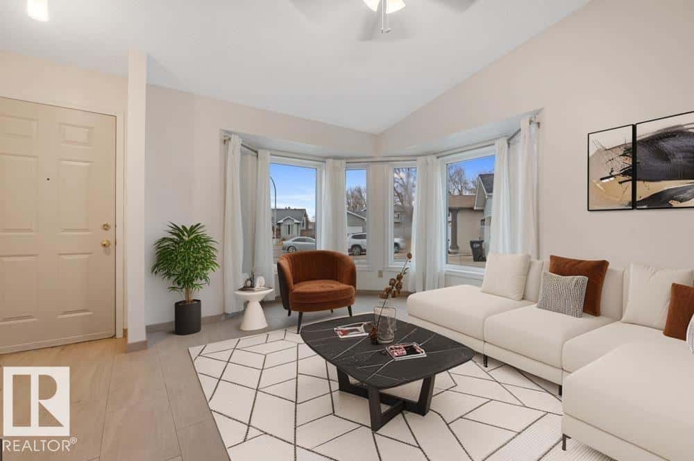 7344 190A ST NW — Edmonton - Photo 2 of 40