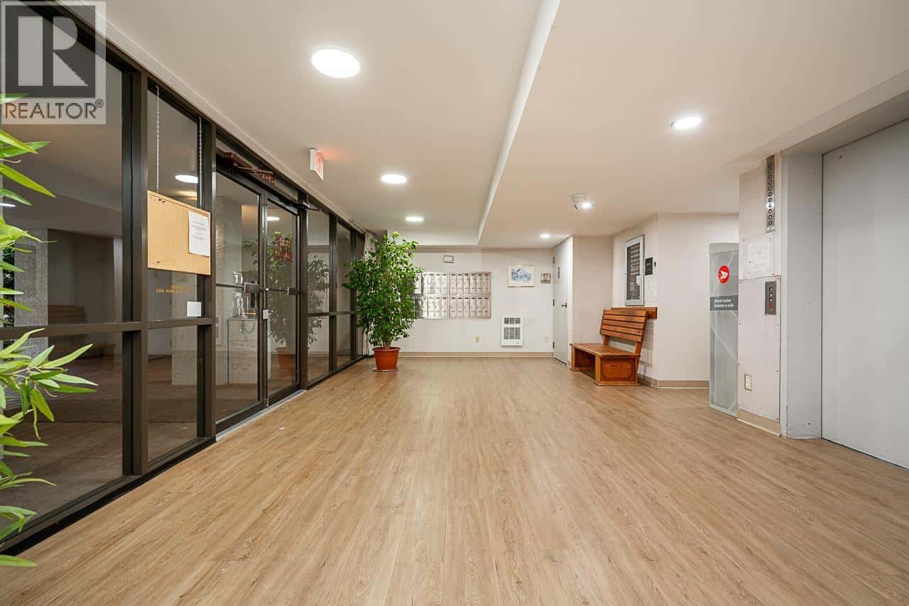 201 550 EIGHTH STREET — New Westminster - Photo 4 of 26