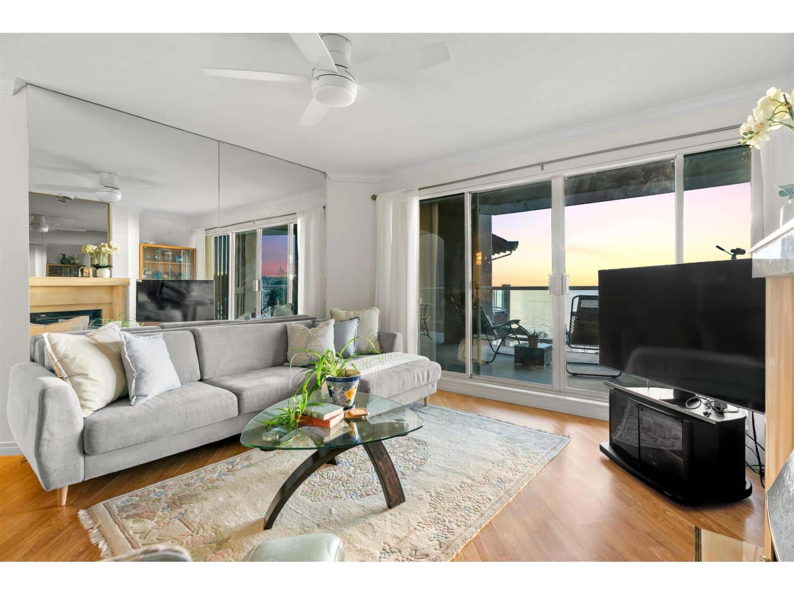 402 15025 VICTORIA AVENUE — White Rock - Photo 5 of 24