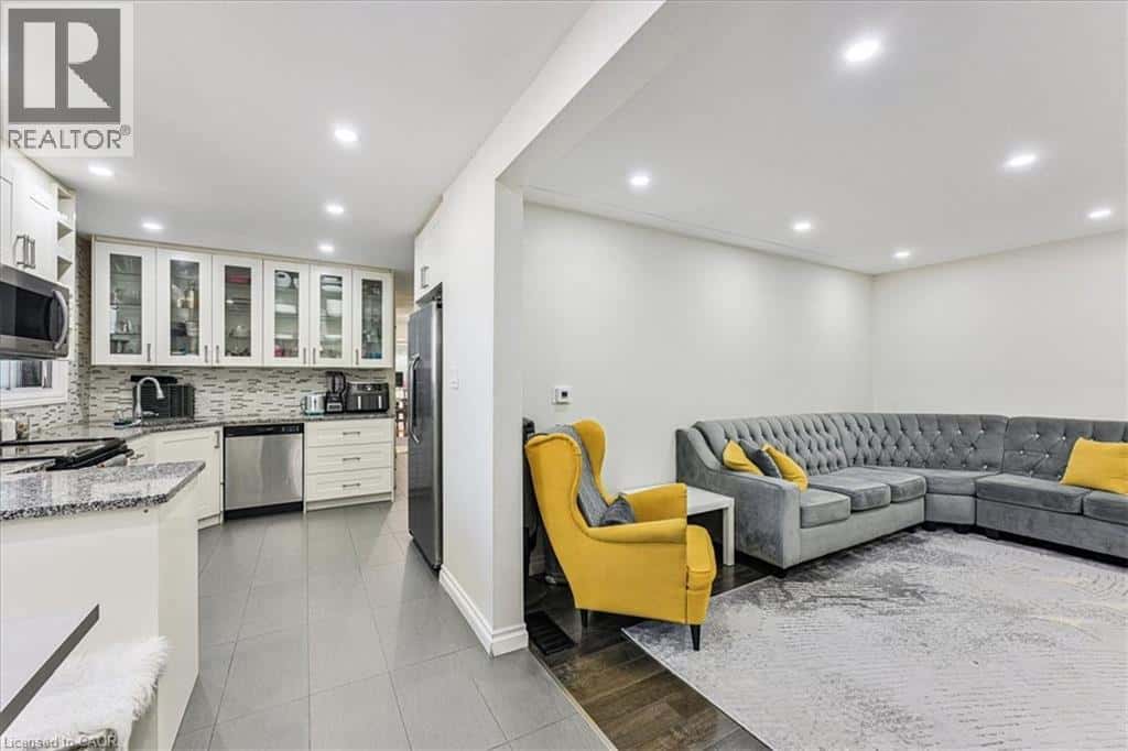 107 DESCHENE Avenue — Hamilton - Photo 4 of 41