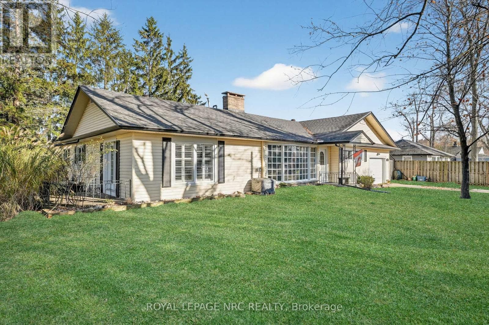 3208 YOUNG AVENUE — Fort Erie (Ridgeway) - Main photo