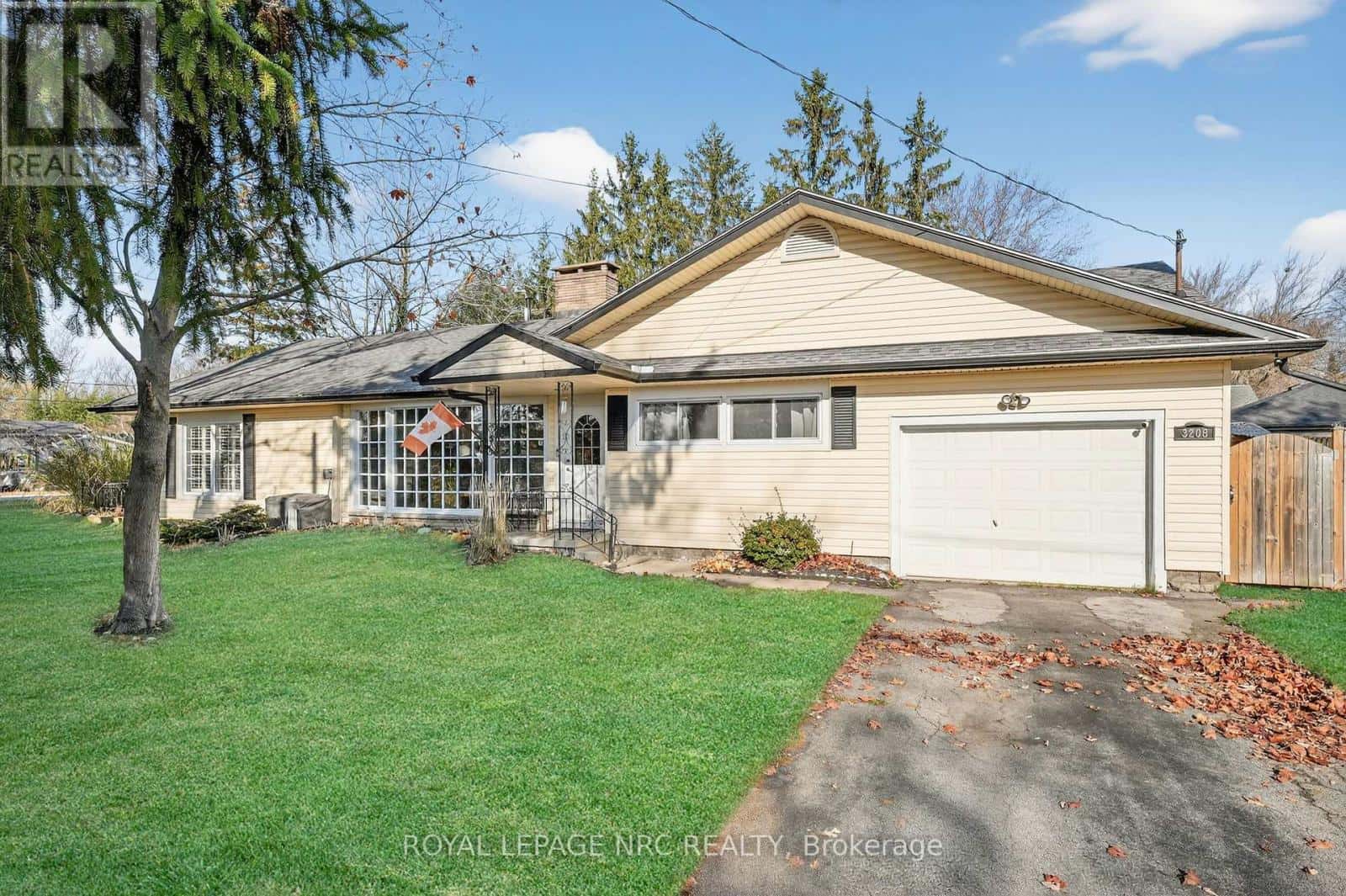 3208 YOUNG AVENUE — Fort Erie (Ridgeway) - Photo 2 of 32