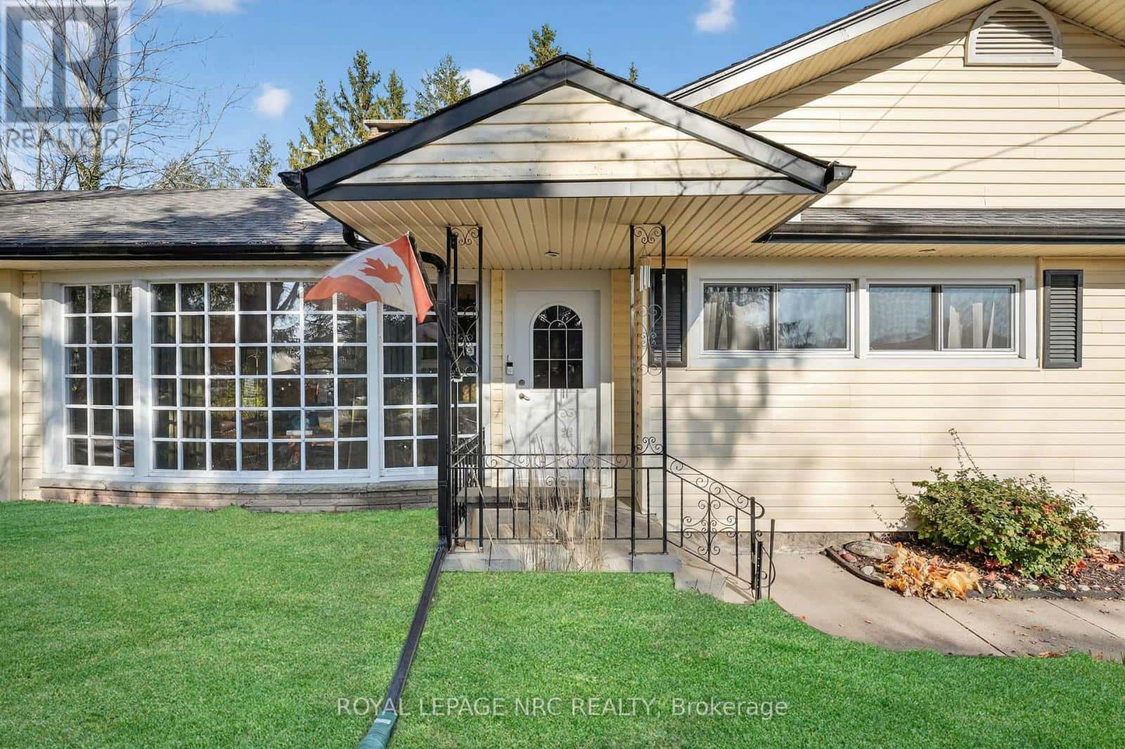 3208 YOUNG AVENUE — Fort Erie (Ridgeway) - Photo 3 of 32