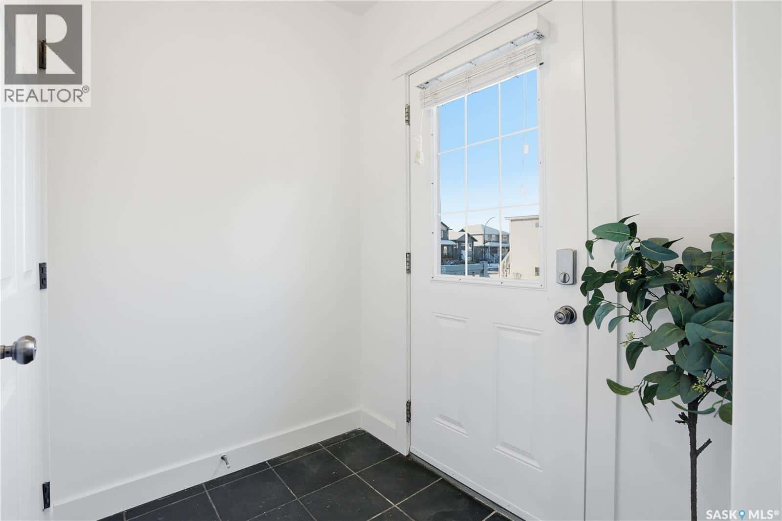 1455 Willowgrove COURT — Saskatoon - Photo 3 of 49