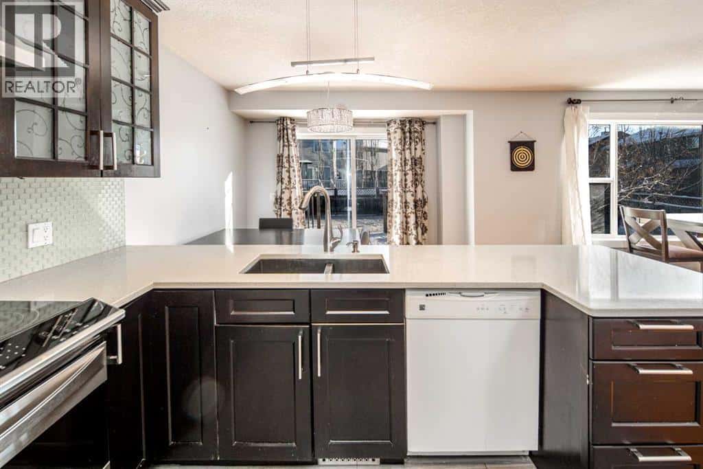 311 Coventry Circle NE — Calgary - Photo 4 of 28