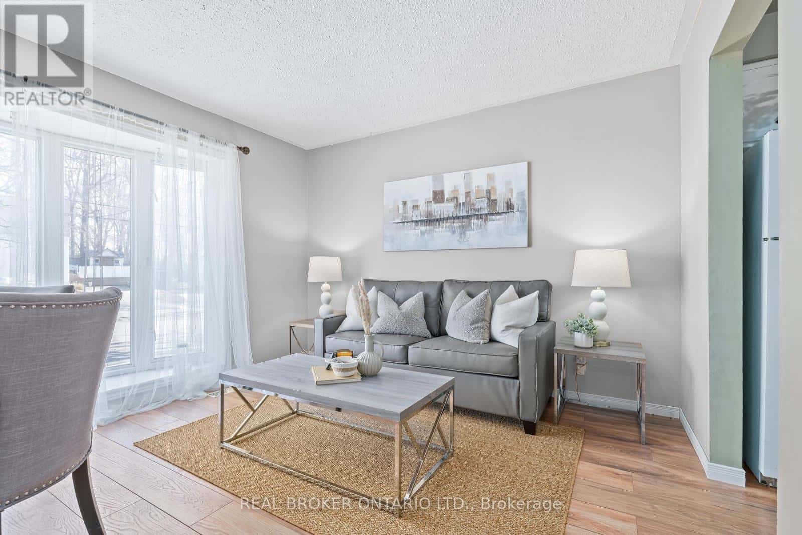 19 DAYFOOT DRIVE — Halton Hills (Georgetown), Ontario - Photo 2 of 17