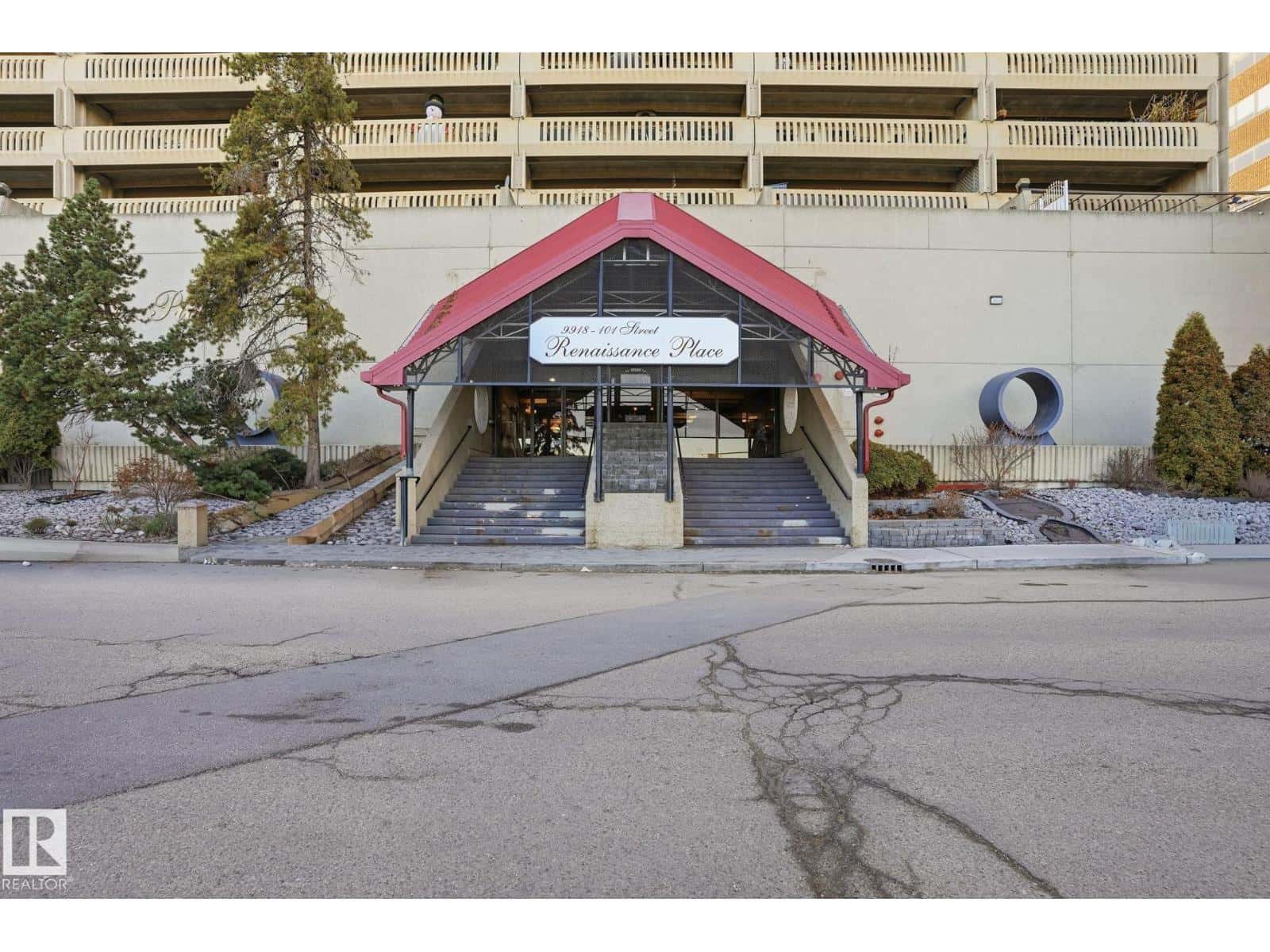 , Edmonton, — Edmonton - Photo 2 of 35