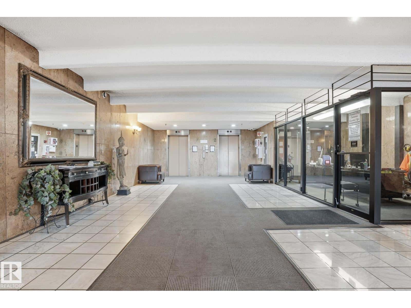 , Edmonton, — Edmonton - Photo 5 of 35