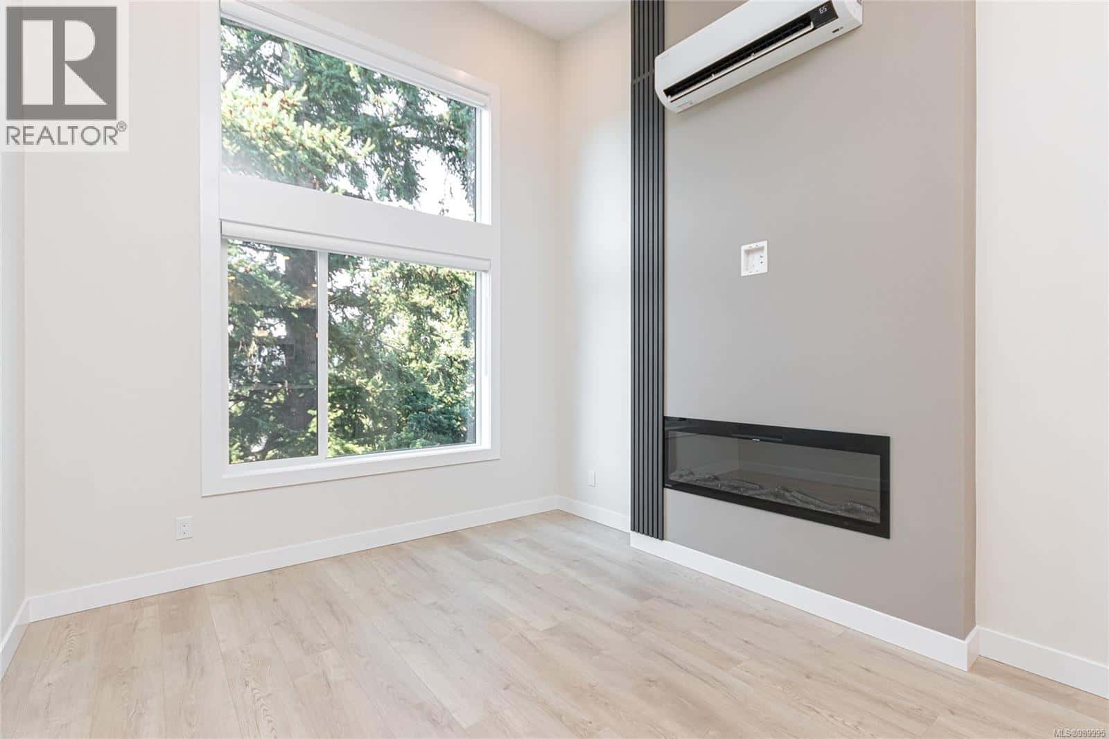 505 924 Jenkins Ave — Langford, British Columbia - Photo 2 of 16