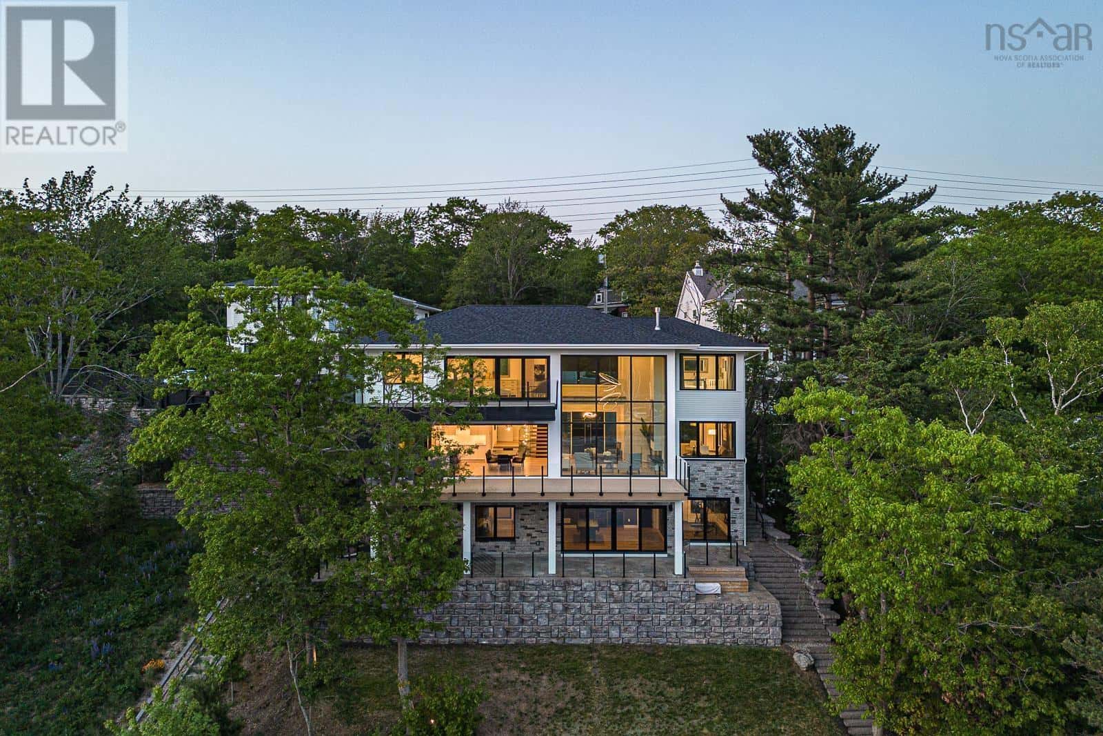 1160 Rockcliffe Street — Halifax, Nova Scotia - Photo 4 of 49