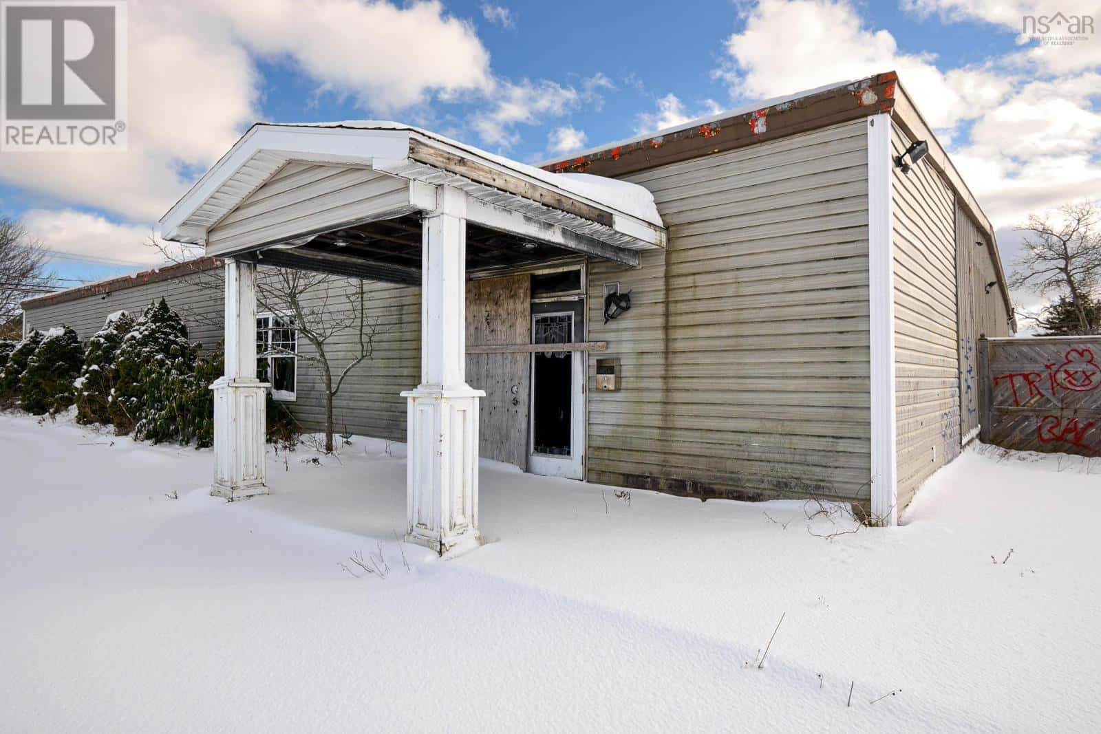 554 Alexandra Street Street — Sydney, Nova Scotia - Photo 2 of 16