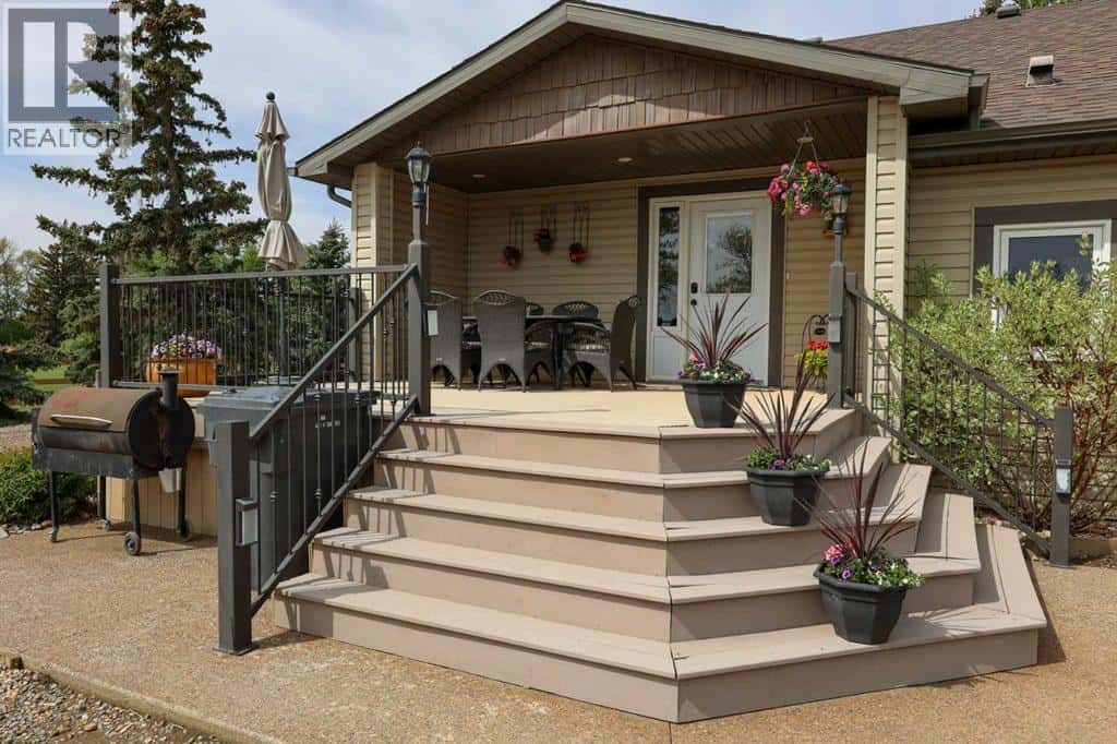 105039 RGE Road 212a — Picture Butte, Alberta - Photo 3 of 29