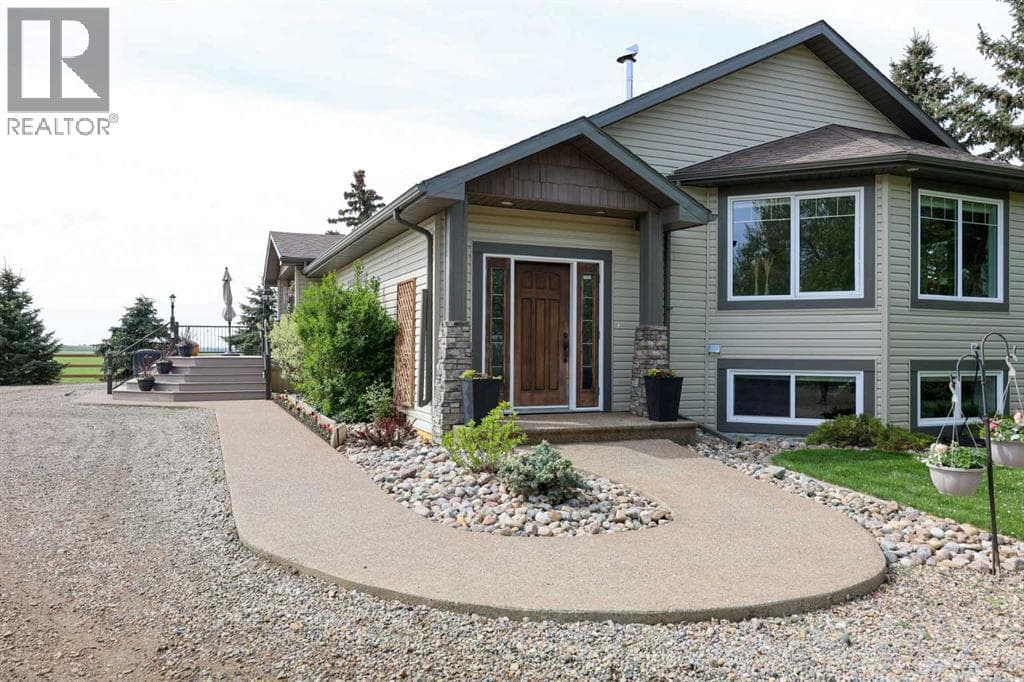 105039 RGE Road 212a — Picture Butte, Alberta - Main photo