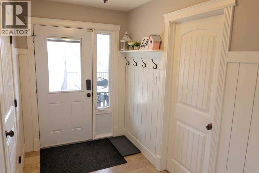 105039 RGE Road 212a — Picture Butte, Alberta - Photo 4 of 29