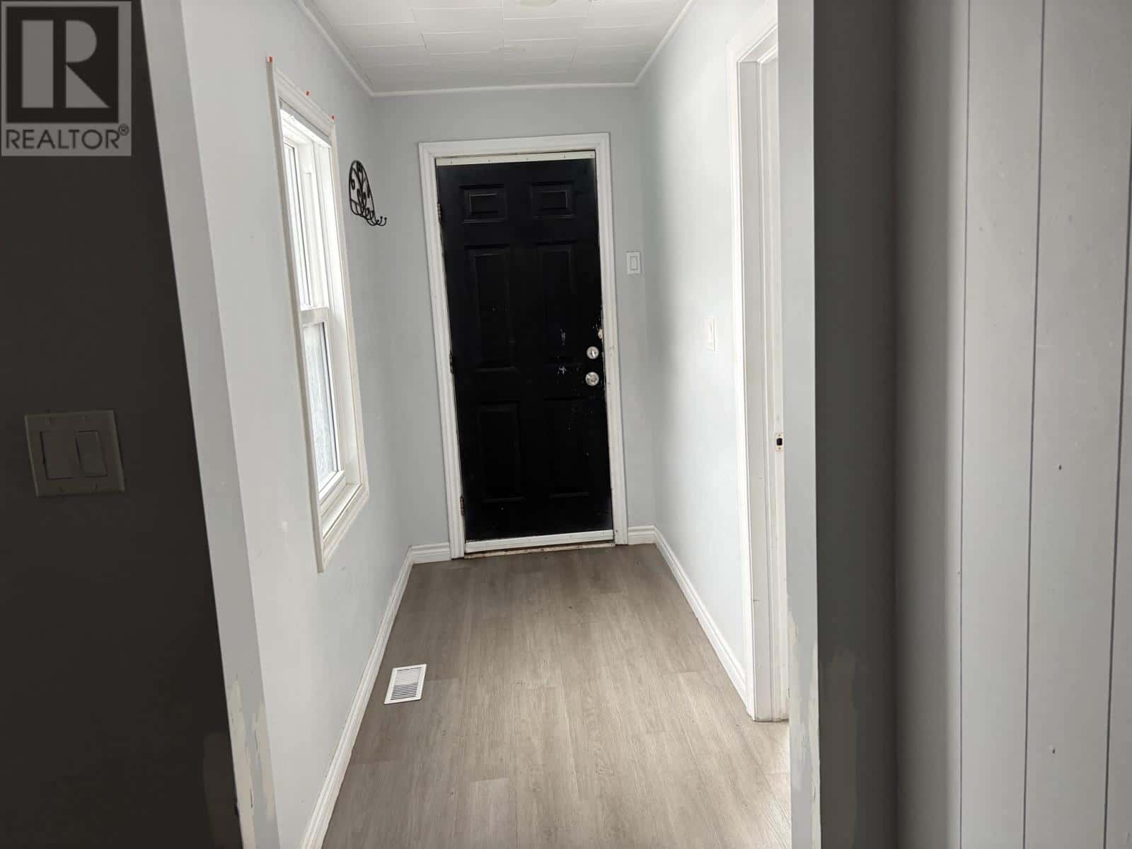 254 Goulais AVE — Sault Ste. Marie, Ontario - Photo 2 of 10