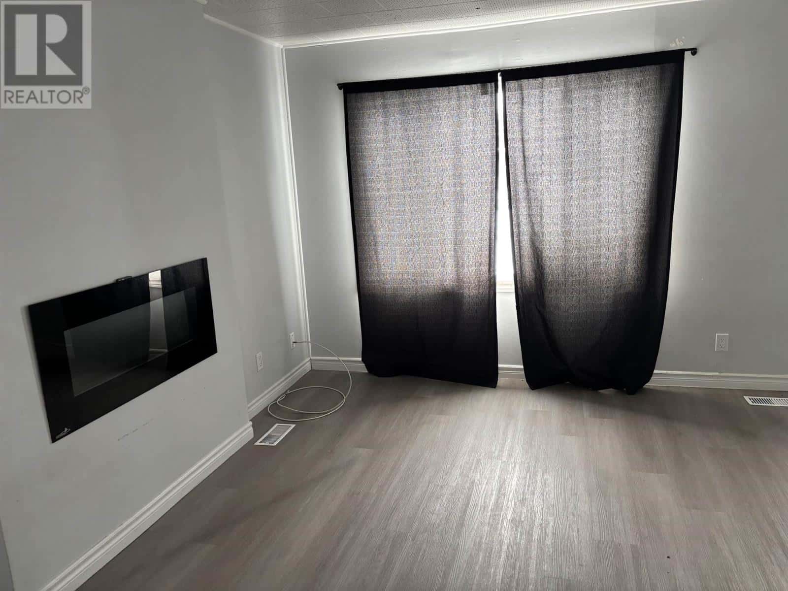 254 Goulais AVE — Sault Ste. Marie, Ontario - Photo 4 of 10