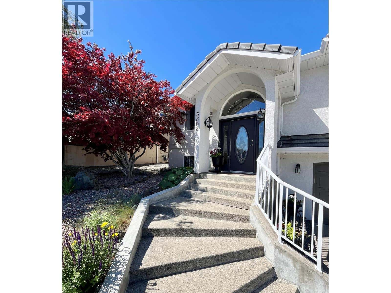 3808 SAWGRASS Drive — Osoyoos, British Columbia - Photo 2 of 25