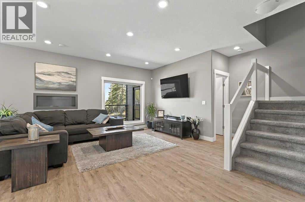 4714 Sakwatamau Drive — Whitecourt, Alberta - Photo 4 of 48