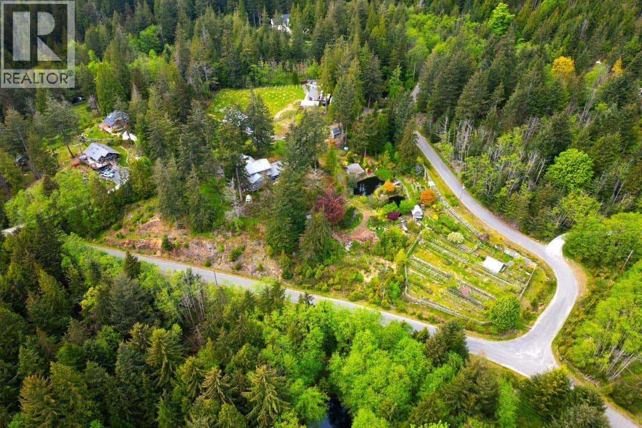 620 LAURA ROAD — Bowen Island, British Columbia - Photo 2 of 40