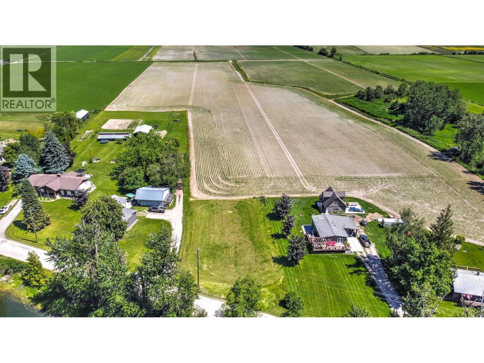 Riverside Road — Mara, British Columbia - Main photo