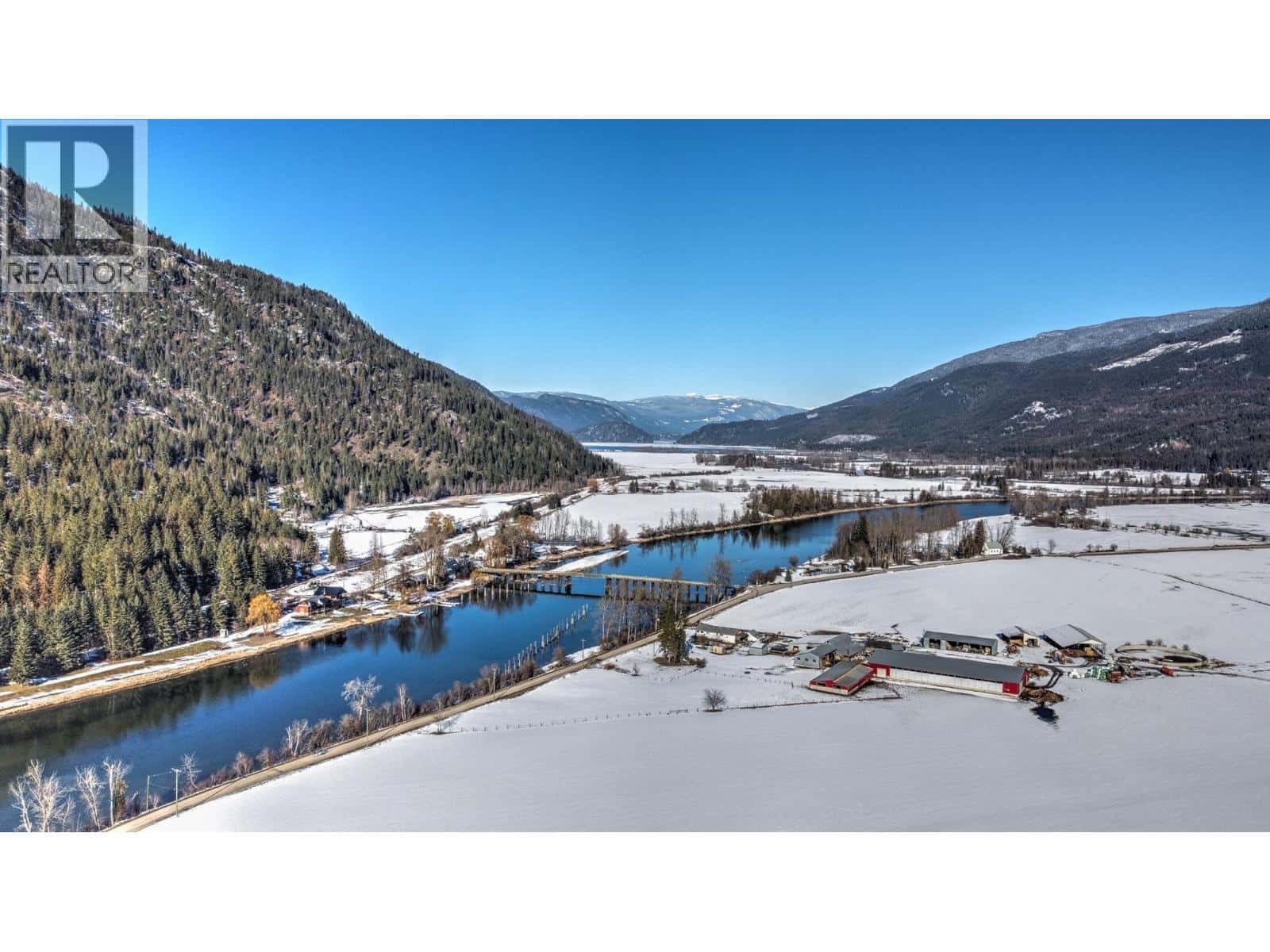 Riverside Road — Mara, British Columbia - Photo 2 of 18