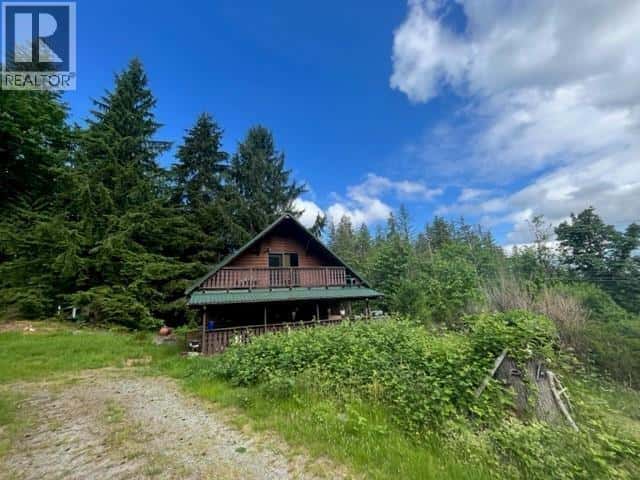 13524 SUNSHINE COAST HIGHWAY — Pender Harbour, British Columbia - Photo 3 of 17