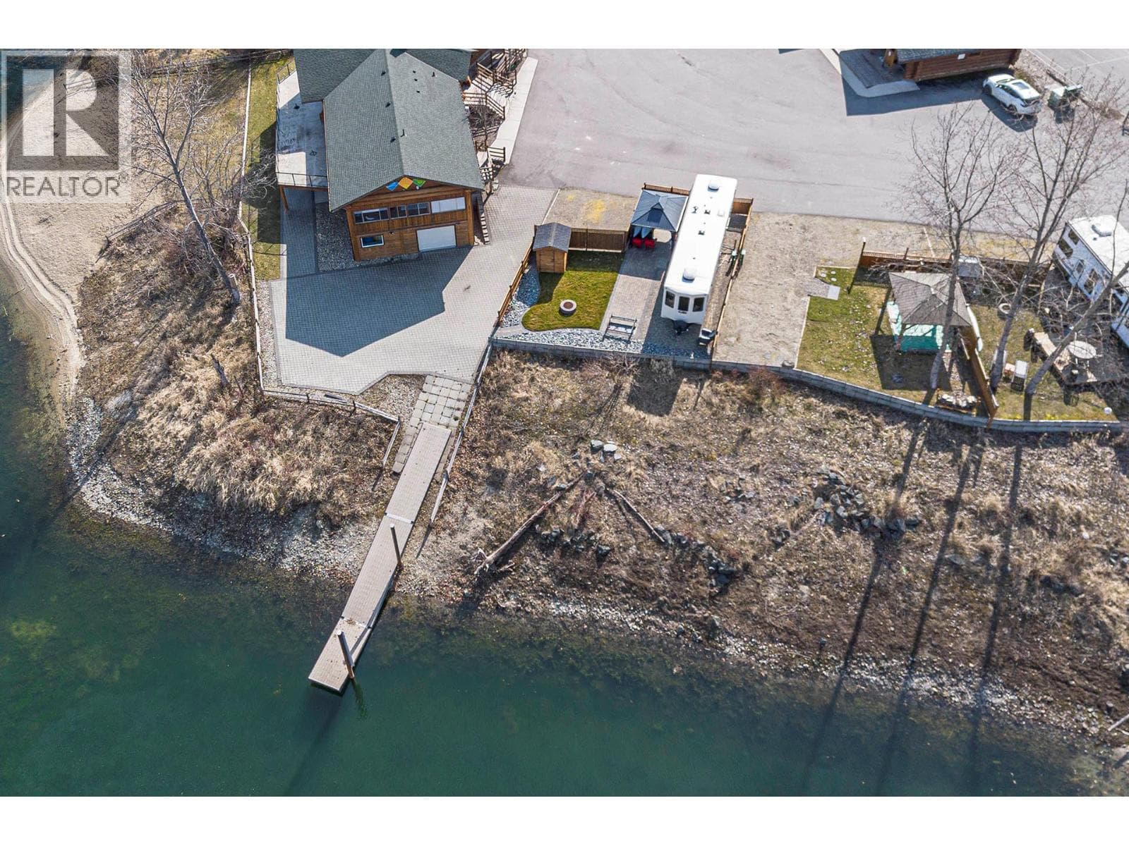 2 Clubhouse Lane — Lee Creek, British Columbia - Main photo