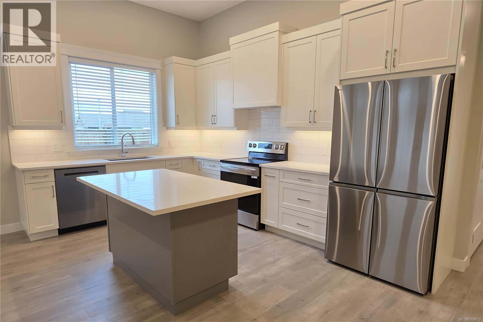 3 343 Arizona Dr — Campbell River, British Columbia - Photo 4 of 22