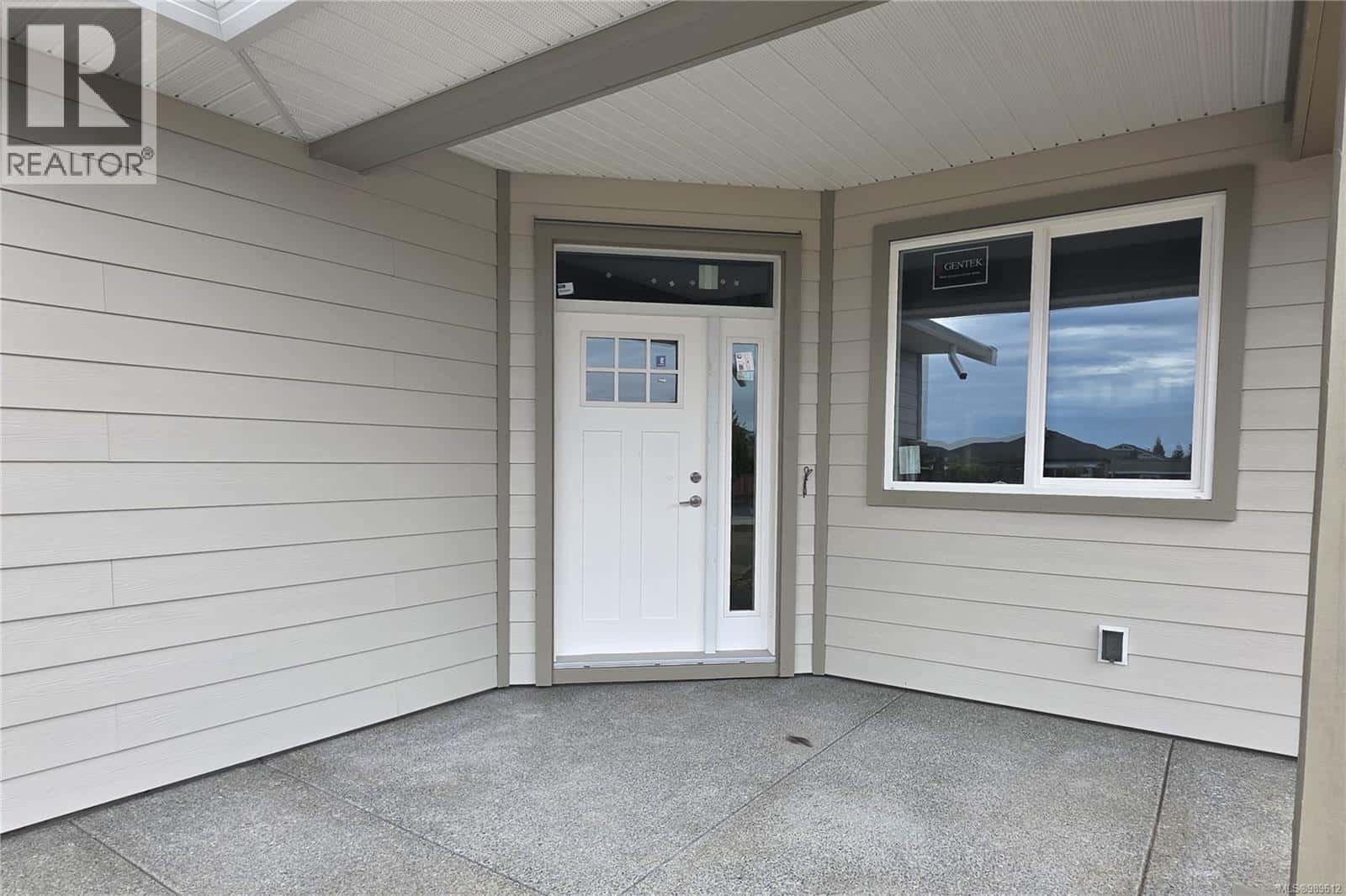 3 343 Arizona Dr — Campbell River, British Columbia - Photo 2 of 22