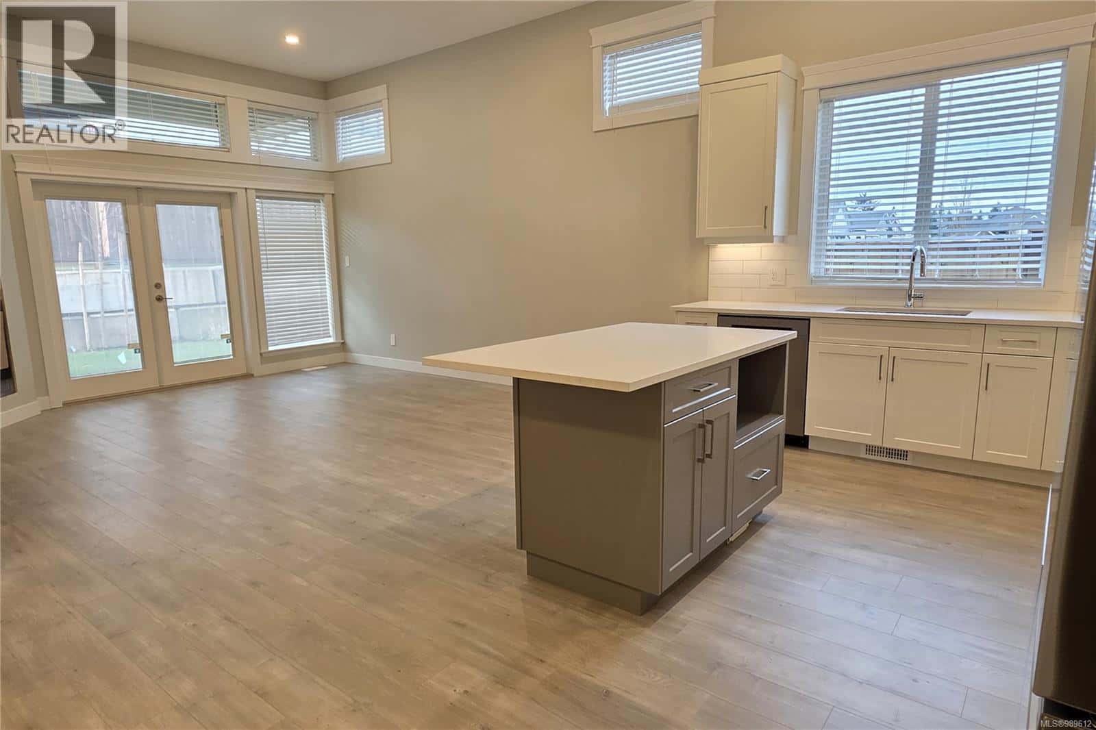 3 343 Arizona Dr — Campbell River, British Columbia - Photo 5 of 22