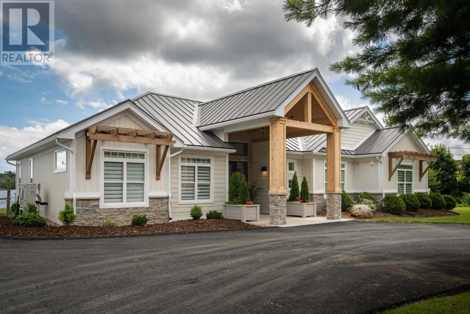 60 Post Office Road — Porters Lake, Nova Scotia - Photo 2 of 41