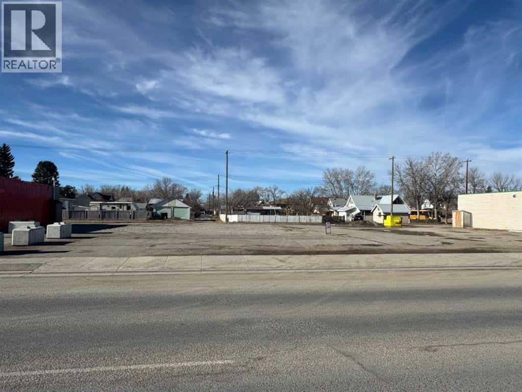 4609 1 Street W — Claresholm, Alberta - Photo 4 of 11