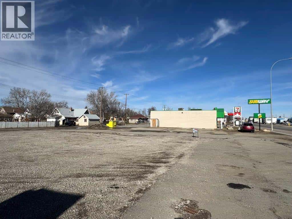 4609 1 Street W — Claresholm, Alberta - Photo 5 of 11