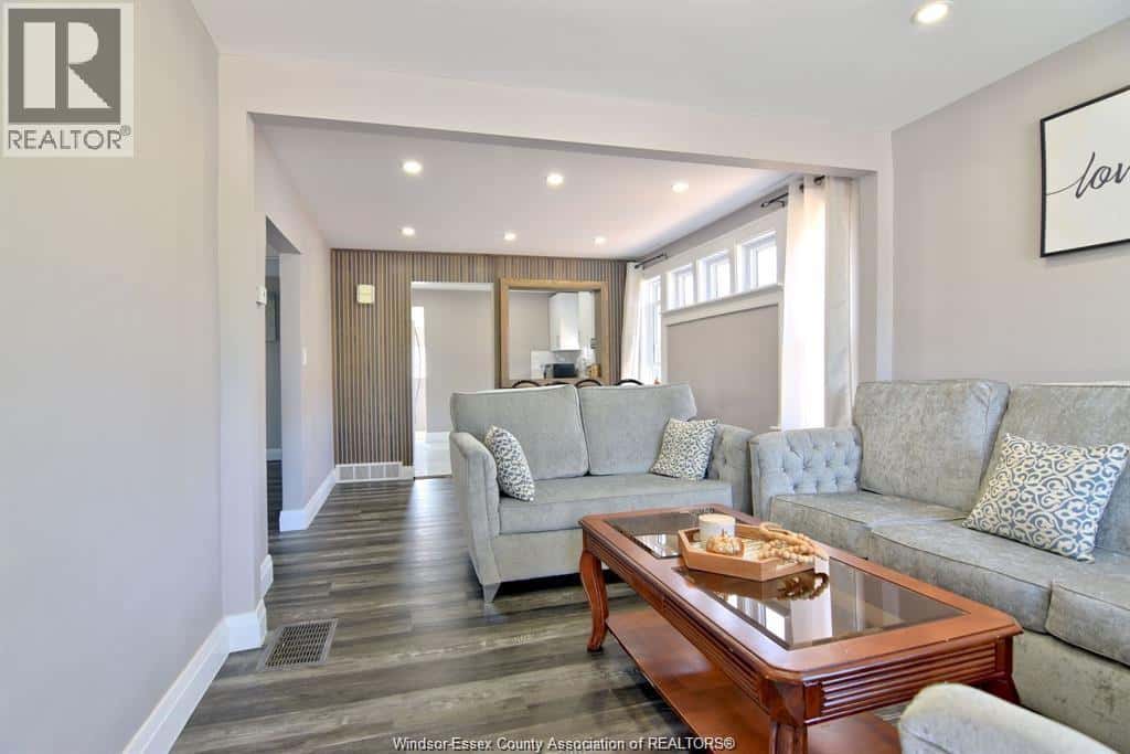 1391 JANETTE — Windsor, Ontario - Photo 3 of 29