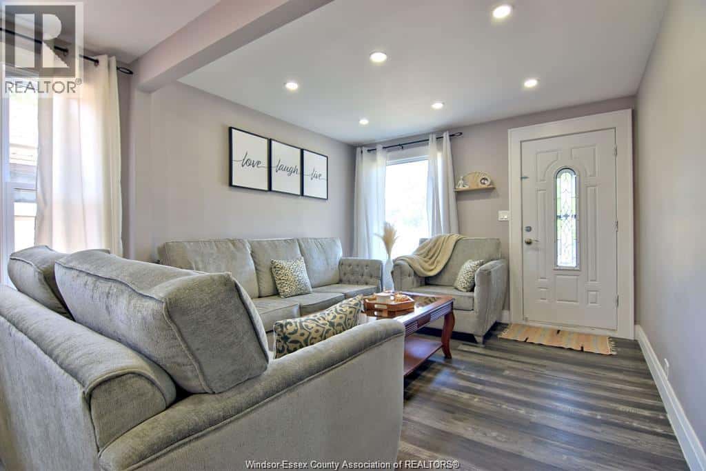 1391 JANETTE — Windsor, Ontario - Photo 4 of 29