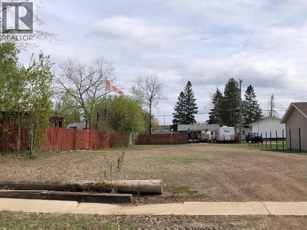 10113 100 Street — High Level, Alberta - Main photo